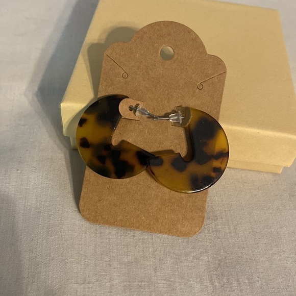 Modern Tortoiseshell Acrylic Earrings - Picture 3 of 3